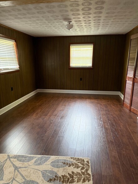 Building Photo - 1201 Holcombe Branch Rd