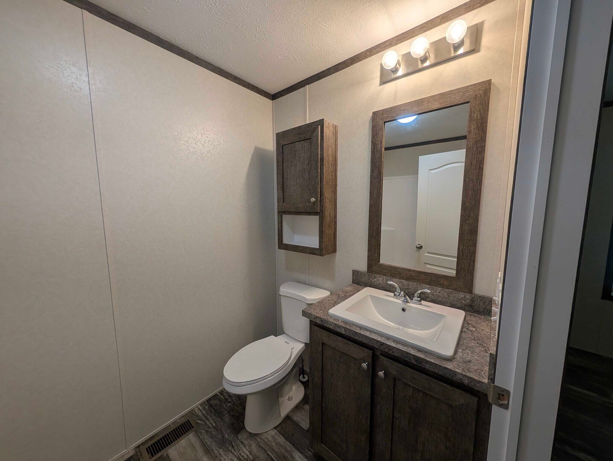 Building Photo - 38055 Leverette Ave