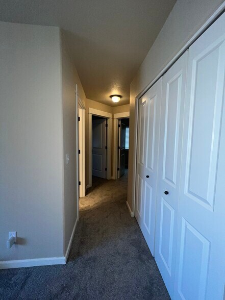 Building Photo - 1235 SW 10th Way