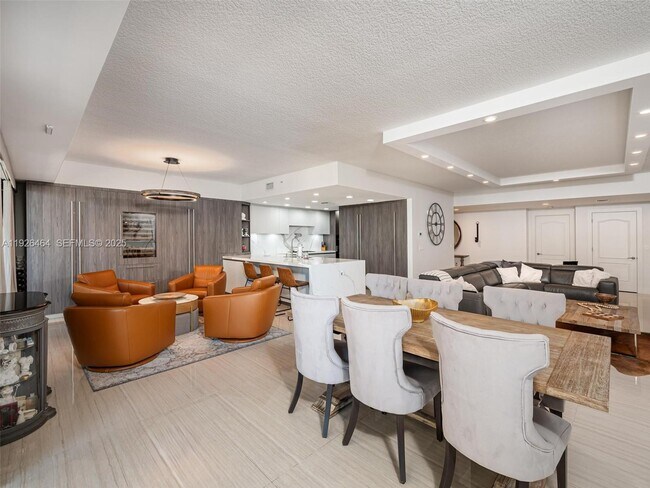 Building Photo - 3415 N Ocean Dr