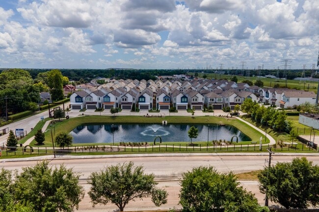 Building Photo - 4426 Ibiza Ln