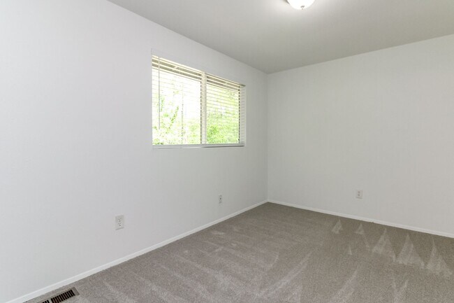 Building Photo - Four Bedroom House Near Camelot Park