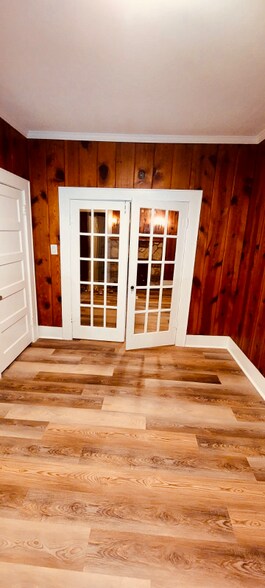 Building Photo - 167 Crest St