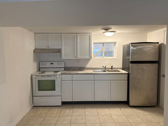 Primary Photo - 328 W Mason St