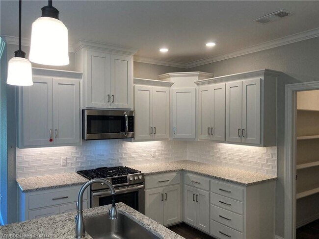 Building Photo - 8000 Jepsen Dr