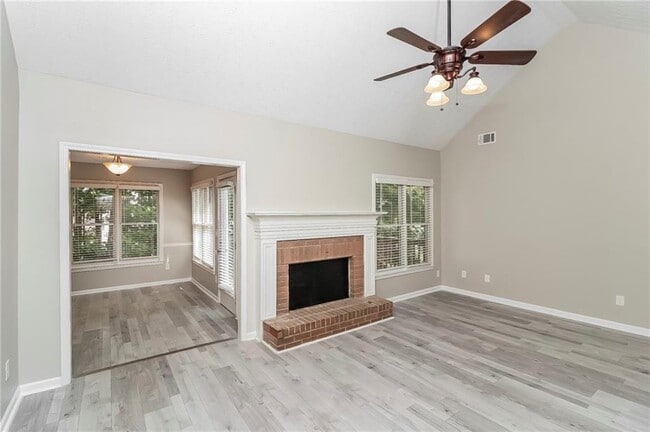 Building Photo - 5069 Hopeland Dr