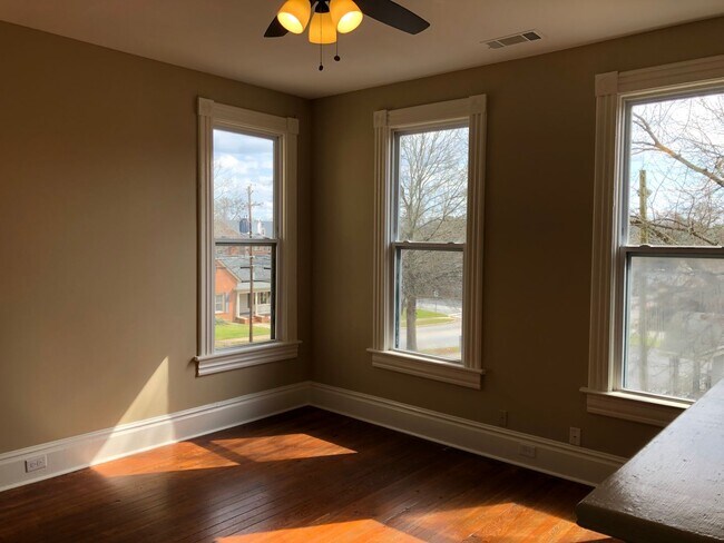 Building Photo - 411 S 8th St