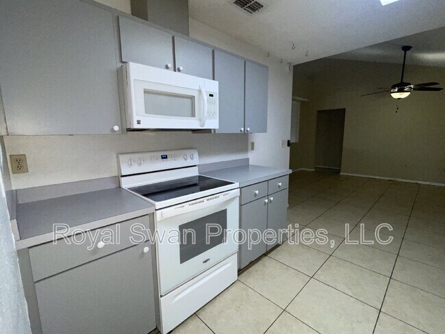Building Photo - 3812 Dovehollow Dr