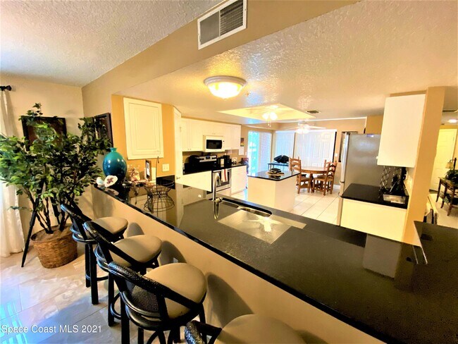 Building Photo - 603 Shorewood Dr