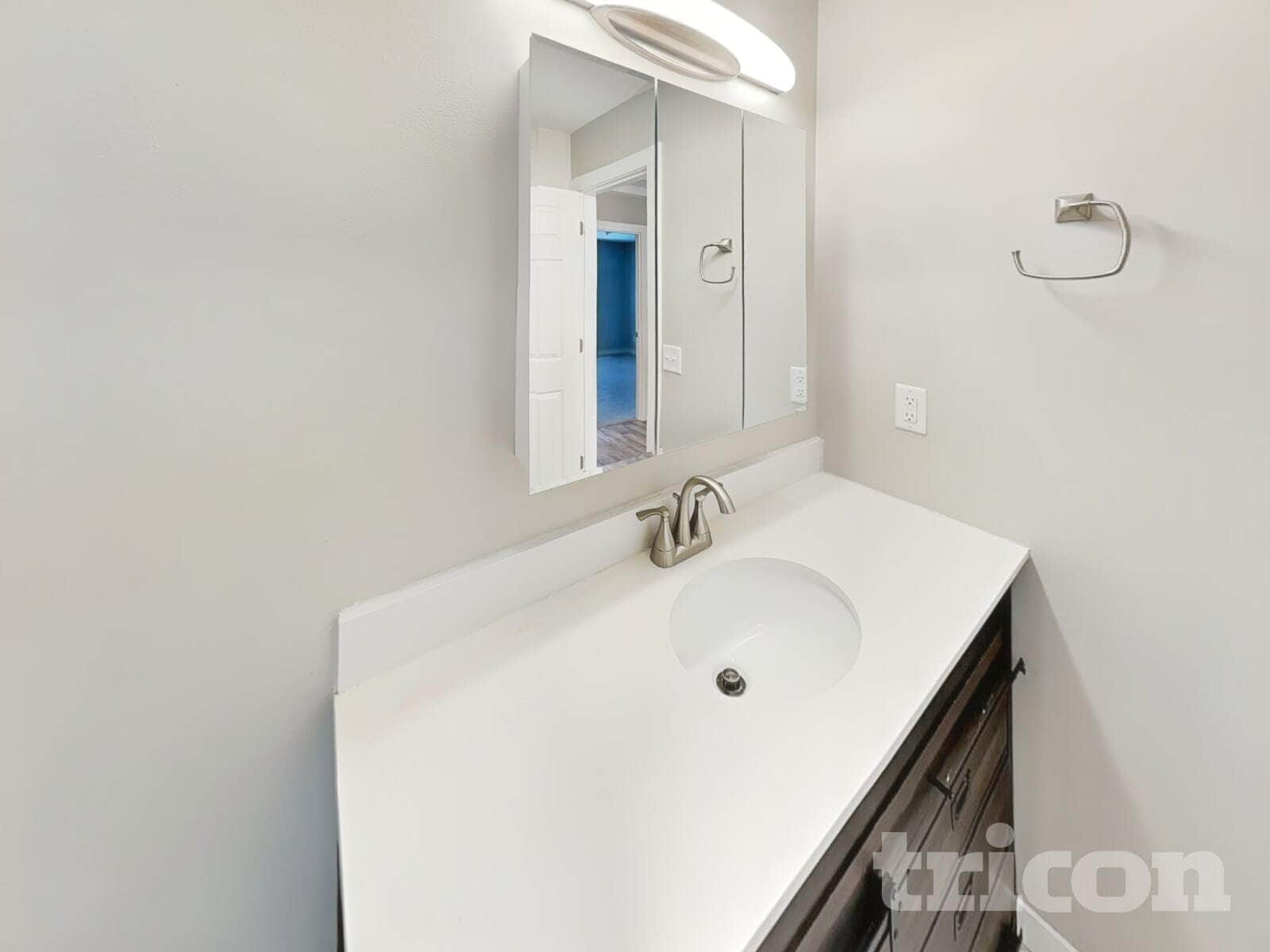 Building Photo - 14150 Rolling Oaks Cir NE