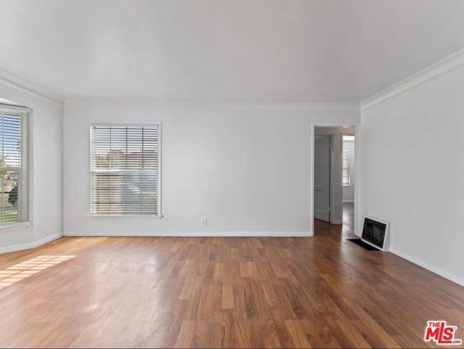 Building Photo - 5913 Overhill Dr