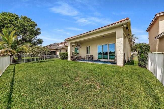 Building Photo - 6228 SW 194th Ave