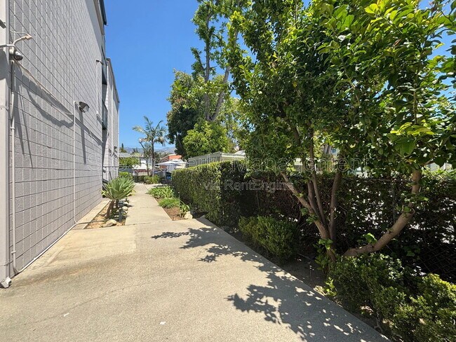 Building Photo - 650 N Oakland Ave