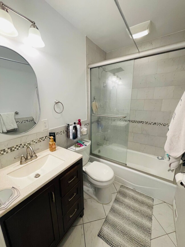 Building Photo - 27 1st St