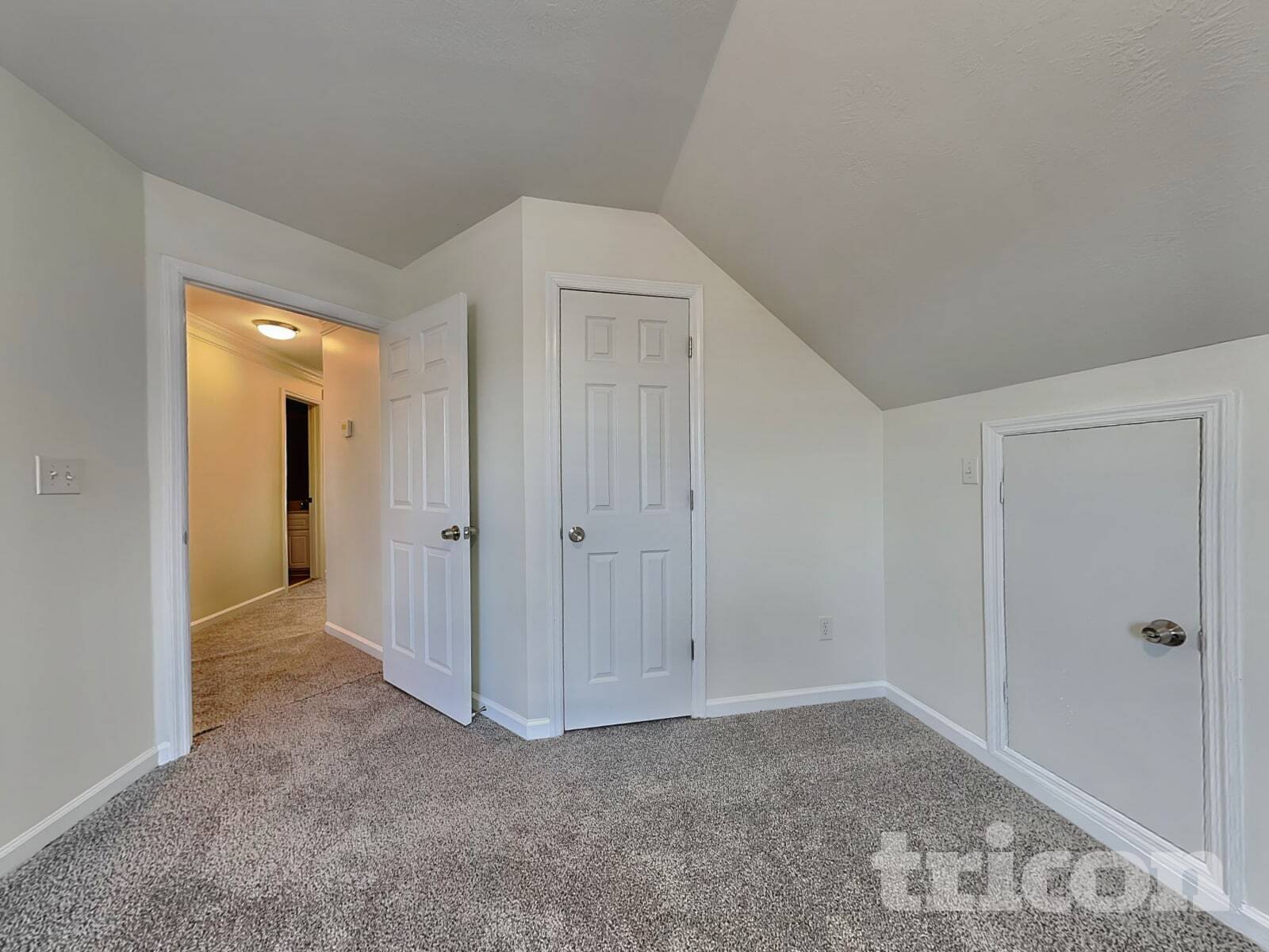 Building Photo - 4884 Somerset Dr