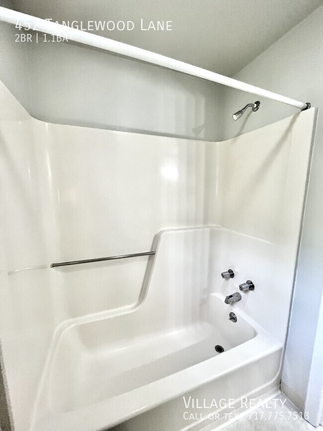 Building Photo - 452 Tanglewood Ln