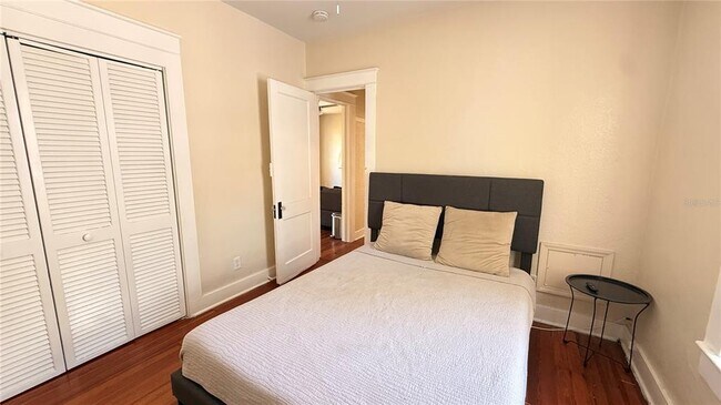 Building Photo - 905 Jones St