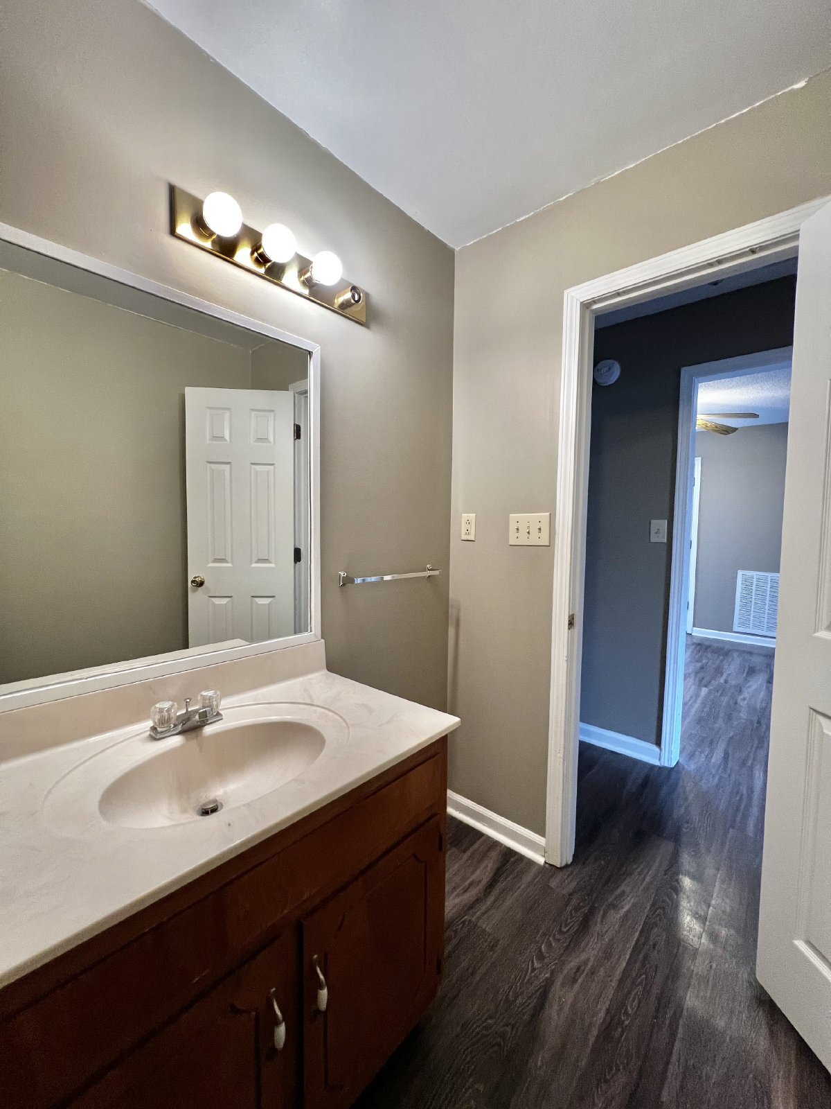 Building Photo - Charming 2-Bedroom Home with Spacious Layout in Oak Grove, KY - Must See!