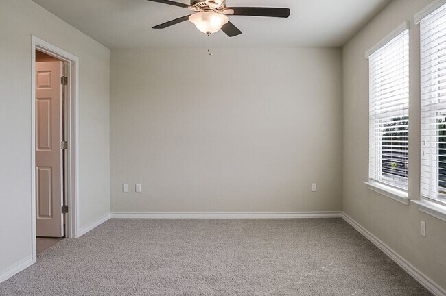 Building Photo - 5306 Golden Canary Ln