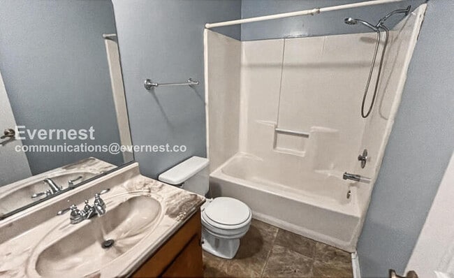 Building Photo - 3309 Pinewood Terrace