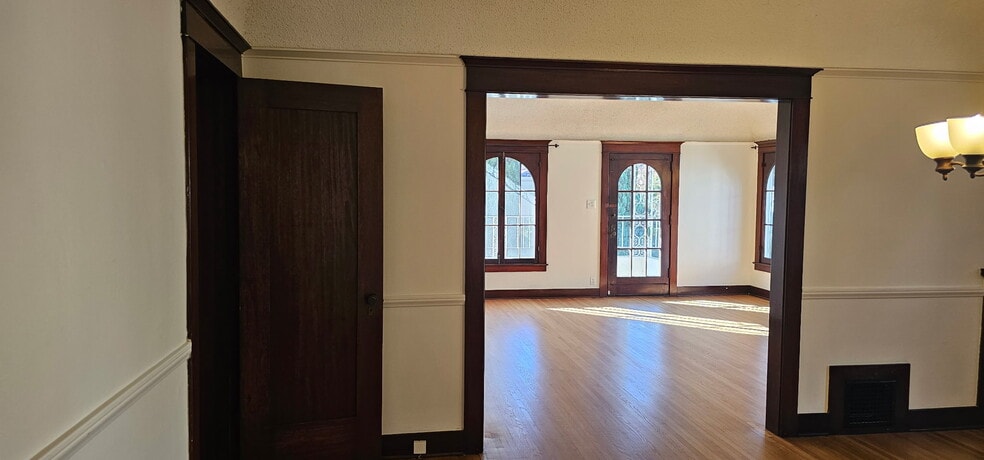 Dining rm to living rm - 218 1/2 N Kenmore Ave