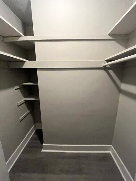 Building Photo - 394 Park Ave