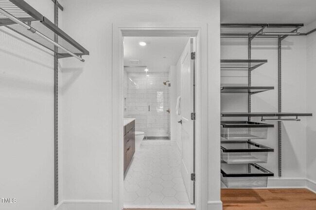 Building Photo - **OFFERING 50% OFF THE FIRST MONTH'S RENT*...
