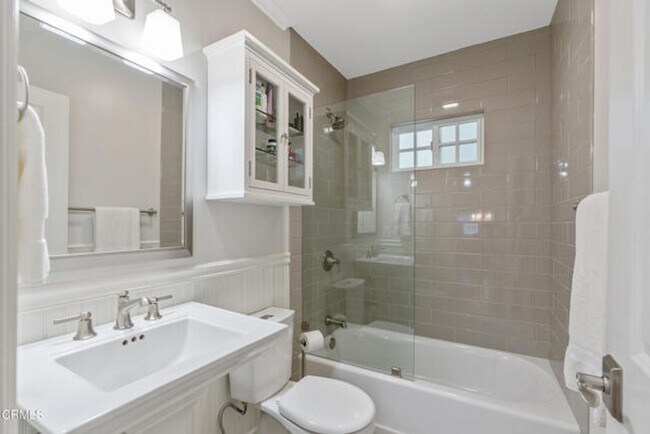 Building Photo - CHARMING 3BR + 2BA HOUSE IN MONROVIA!