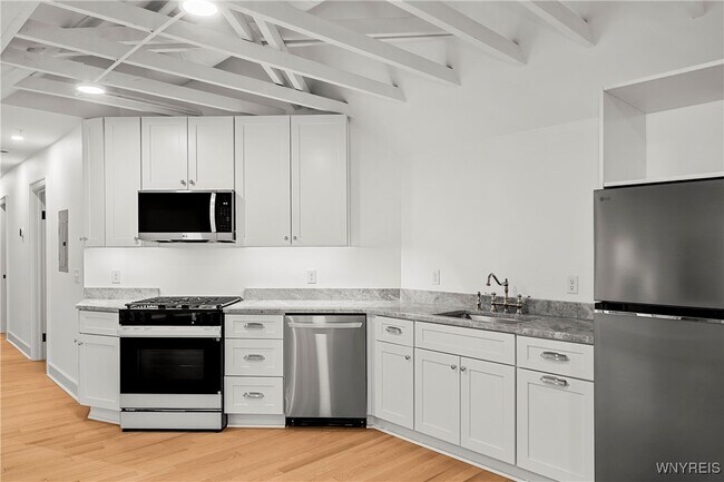 Building Photo - 681 Lafayette Ave