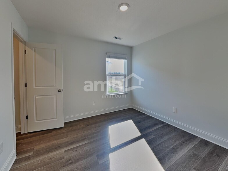 Building Photo - 9085 Henley Ave