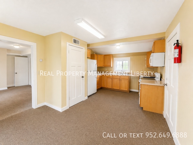 Building Photo - 412 N Cedar St