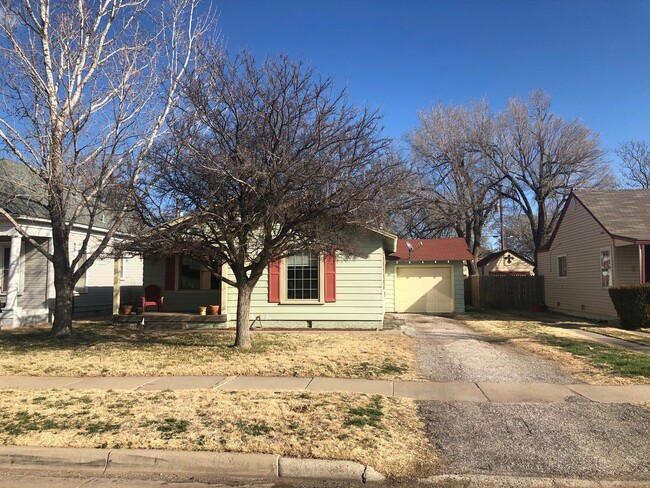 Building Photo - Located Oliver Eakle/AC !!! Cute 2/1/1 wit...