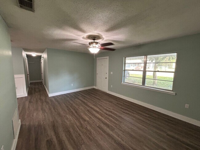 Building Photo - 13904 NW 142 Pl