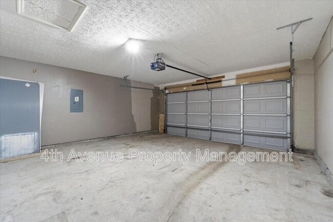 Building Photo - 407 Crested View Dr