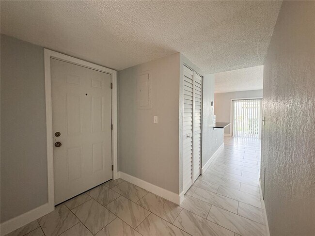 Building Photo - 723 115th Ave N