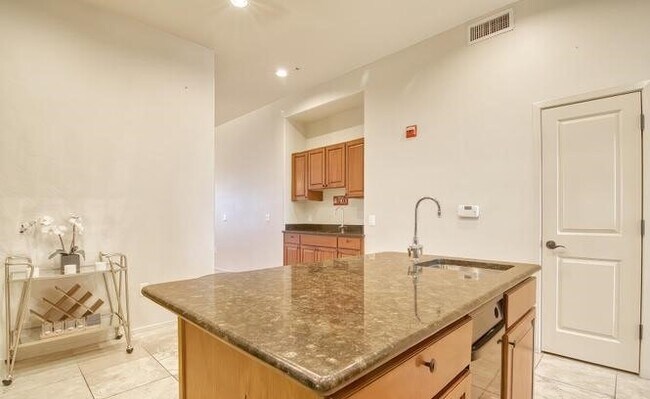 Building Photo - 446 N Campbell Ave