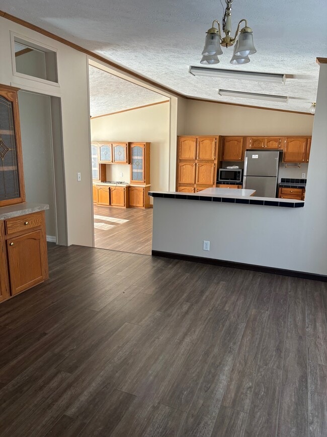 Building Photo - 817 Wilderness Dr