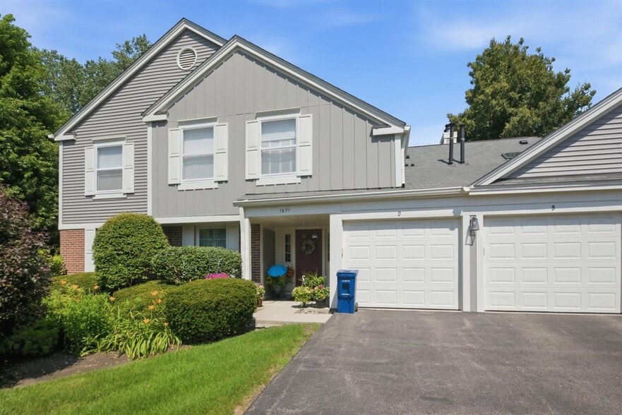Building Photo - 1671 Grosvenor Cir