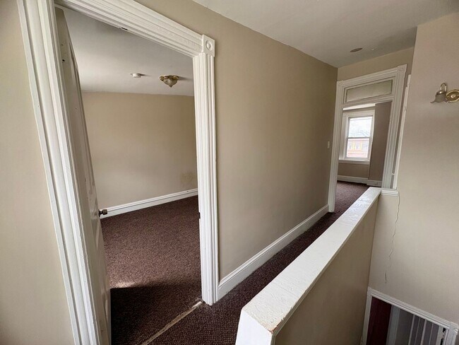 Building Photo - 1224 Eckert Ave