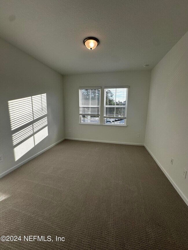 Building Photo - 545 Brandon Lks Dr