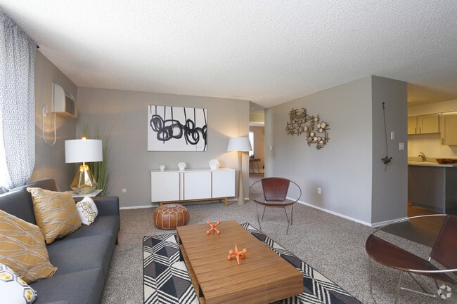 2BR, 1BA - 871 SF - Ten 49