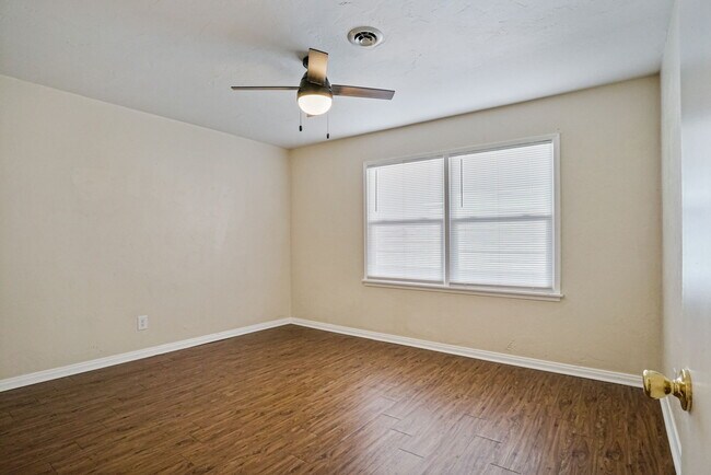 Building Photo - 4425 NW 31st St