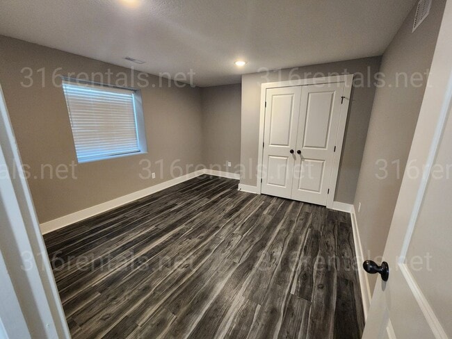 Building Photo - 5267 N Toben Ct