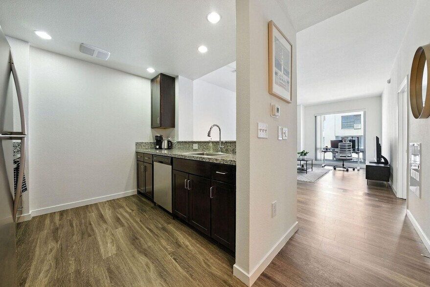 Building Photo - 1201 4th St