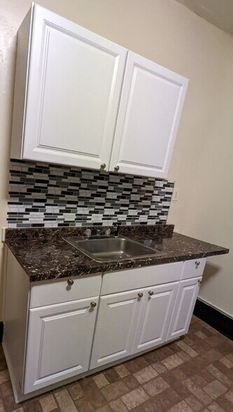 Building Photo - 463 S 10th Ave