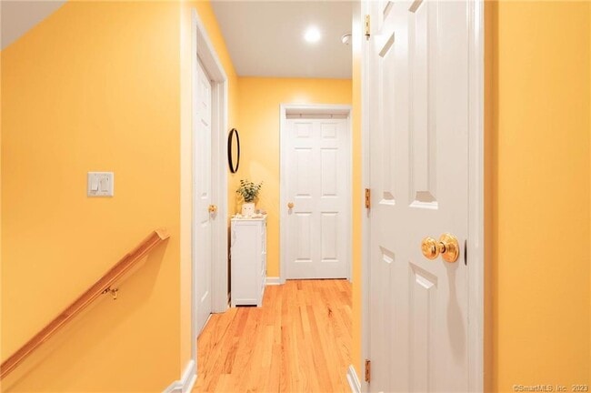 Building Photo - 160 Glenbrook Rd