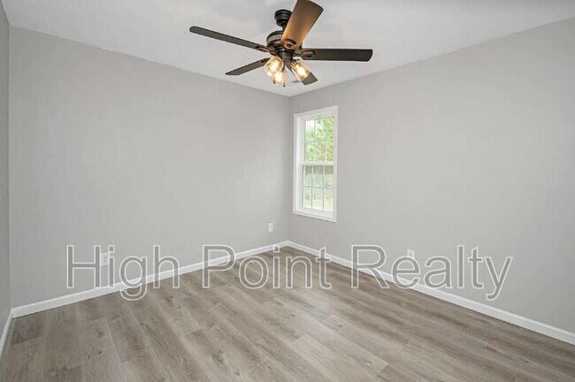 Building Photo - 85 Smith Glen Dr