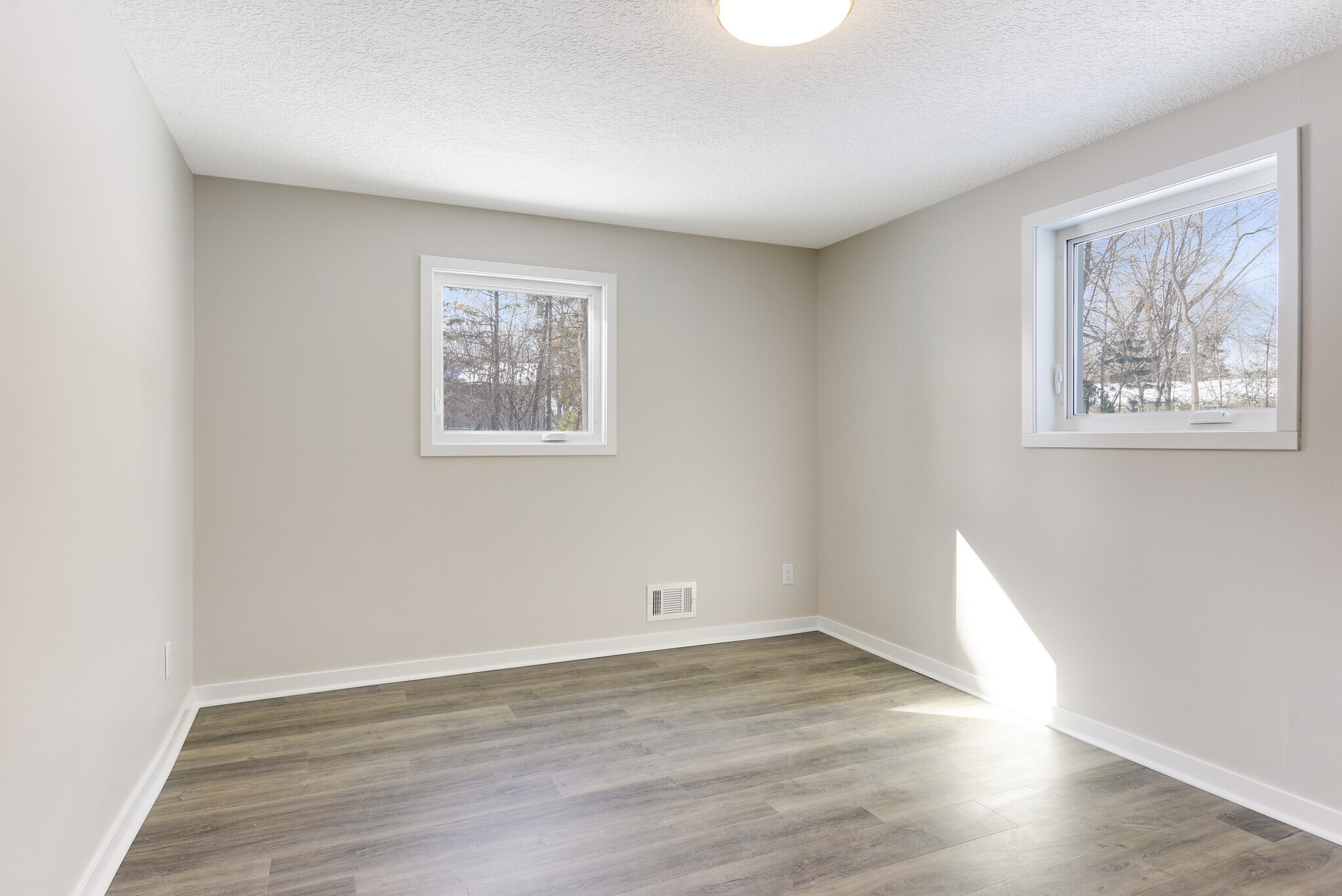 Building Photo - 1943 Regent Ave N