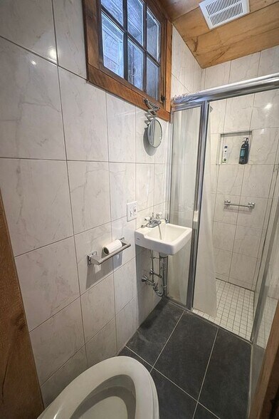 Building Photo - 45 Hoppen Rd