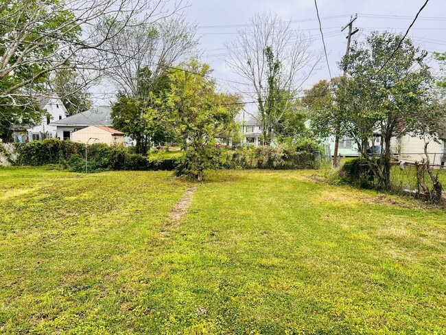 Building Photo - 3327 Procter St